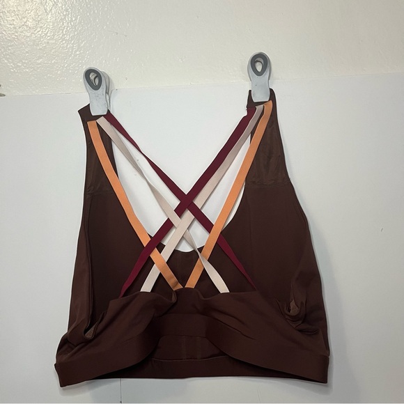 Fabletics - Boost Medium Impact Sports Bra III - 3x - Brown - Picture 4 of 5